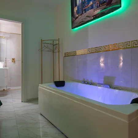 Apartment Fashion Gold With Jacuzzi & Car Garage *