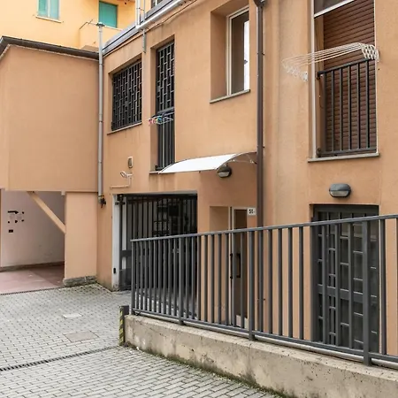 Apartment Fashion Gold With Jacuzzi & Car Garage Bologna