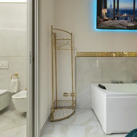 Fashion Gold With Jacuzzi & Car Garage Bologna
