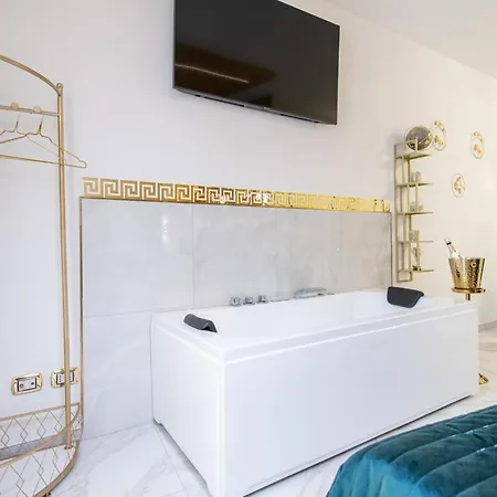 Fashion Gold With Jacuzzi & Car Garage * Bologna