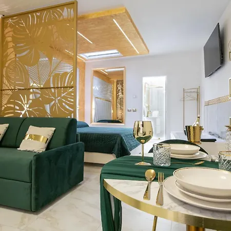 Fashion Gold With Jacuzzi & Car Garage *