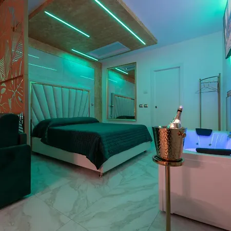 Apartment Fashion Gold With Jacuzzi & Car Garage Bologna