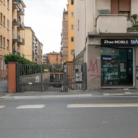 Fashion Gold With Jacuzzi & Car Garage Appartamento