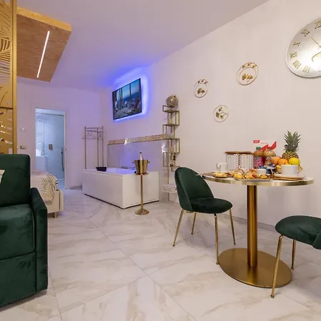 Appartamento Fashion Gold With Jacuzzi & Car Garage Bologna
